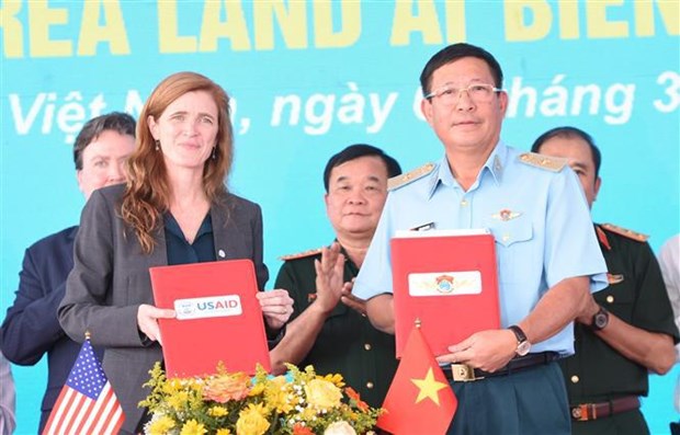 Pres de trois hectares depollues de l’aeroport de Bien Hoa remis au Vietnam hinh anh 1
