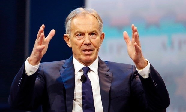 Le ministre des Affaires etrangeres recoit l’ancien PM britannique Tony Blair hinh anh 1