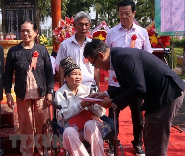 Da Nang : ceremonie pour rendre hommage aux heros morts sur l'ile de Gac Ma hinh anh 3