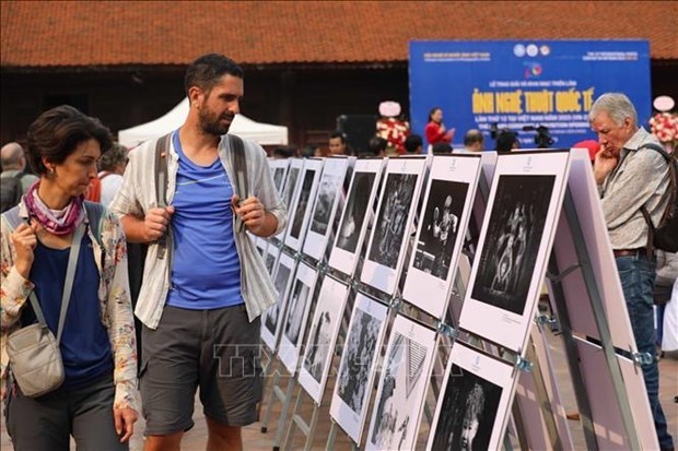 Les laureats du concours de photos d’art du Vietnam 2023 honores a Hanoi hinh anh 2