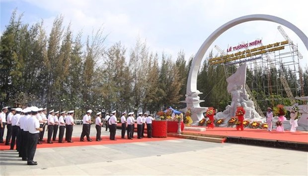 A Khanh Hoa, hommage aux heros morts sur l’ile de Gac Ma hinh anh 1