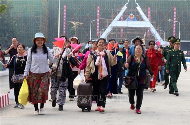 Lao Cai accueille le premier groupe de touristes chinois apres le COVID-19 hinh anh 1