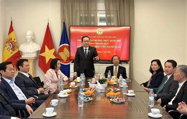 Le vice-president permanent de l'Assemblee nationale Tran Thanh Man en visite de travail en Espagne hinh anh 2