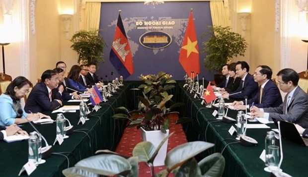 Entretien entre les chefs des diplomaties vietnamienne et cambodgienne hinh anh 2