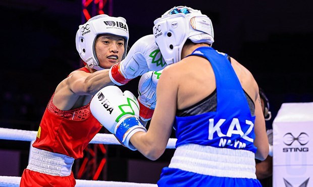 Boxe feminine : Nguyen Thi Tam bat la double championne du monde Nawym Kyzaibay hinh anh 1