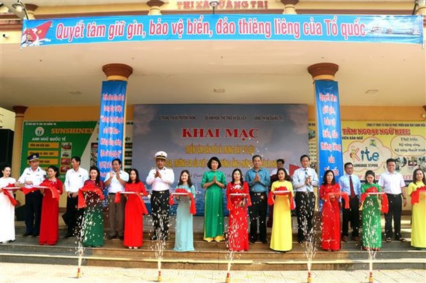 Exposition sur Hoang Sa et Truong Sa a Quang Tri hinh anh 1