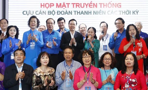 Le president Vo Van Thuong rencontre d'anciens responsables de l’Union des jeunes hinh anh 1