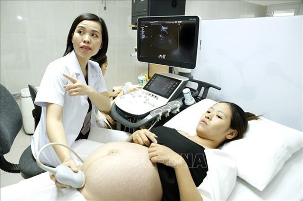 Le depistage prenatal et neonatal ameliore la sante de la population hinh anh 2