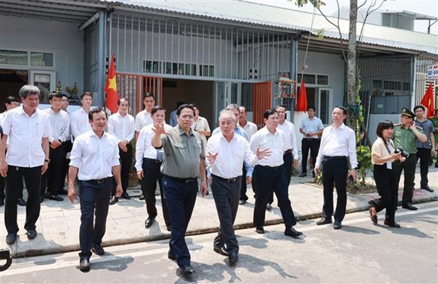 Le PM inspecte des projets dans la province de Thua Thien-Hue hinh anh 1