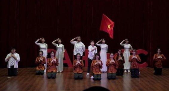 Les 92 ans de l’Union de la jeunesse communiste Ho Chi Minh celebres en Russie hinh anh 1