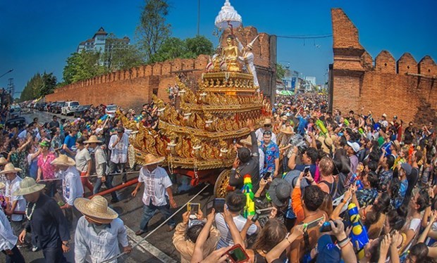 La Thailande prevoit des celebrations massives de Songkran pour promouvoir le tourisme hinh anh 1