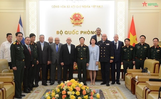 Le general de corps d’armee Nguyen Tan Cuong recoit le ministre cubain de la Construction hinh anh 1