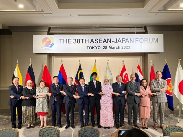 L'ASEAN et le Japon reaffirment leur engagement a porter leur partenariat au nouveau sommet hinh anh 1