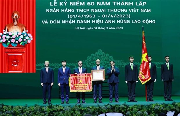 Le PM decore Vietcombank, assigne des taches majeures au secteur bancaire hinh anh 2