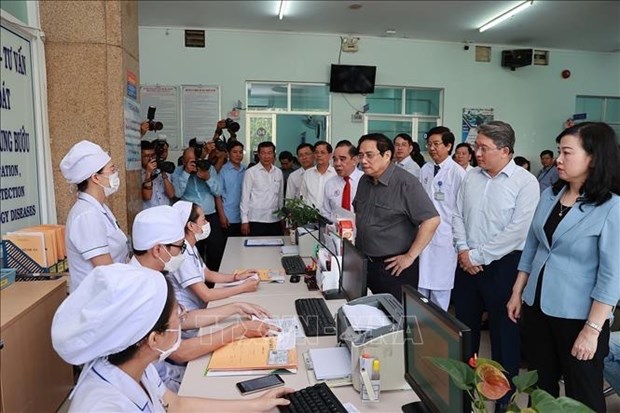 Le PM rend visite a plusieurs etablissements de Khanh Hoa hinh anh 1