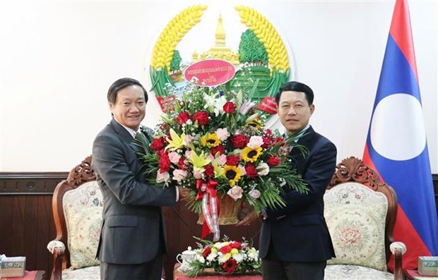 L'ambassadeur vietnamien formule ses vœux a l’occasion du Nouvel An du Laos hinh anh 1