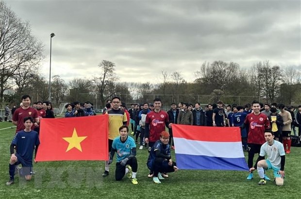 Tournoi sportif a Amsterdam a l’occasion du 50e anniversaire des relations Vietnam-Pays-Bas hinh anh 1