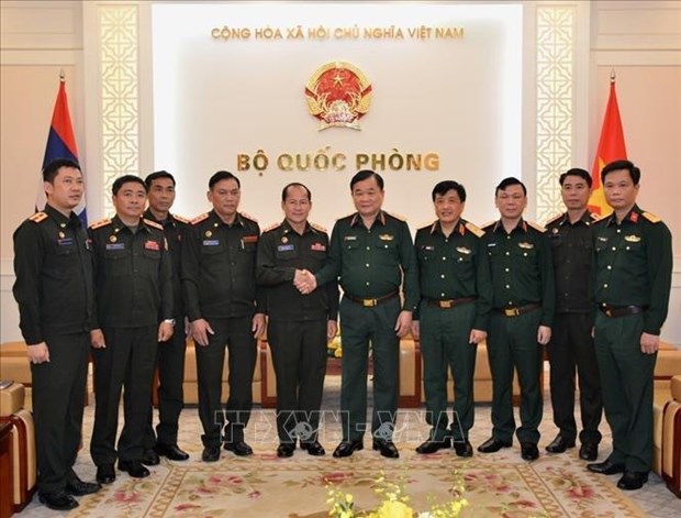 Le general de corps d'armee Hoang Xuan Chien recoit la delegation du departement de chimie du Laos hinh anh 1
