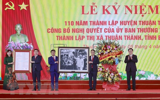 Vuong Dinh Hue assiste a la celebration des 110 ans de la fondation du district de Thuan Thanh hinh anh 1