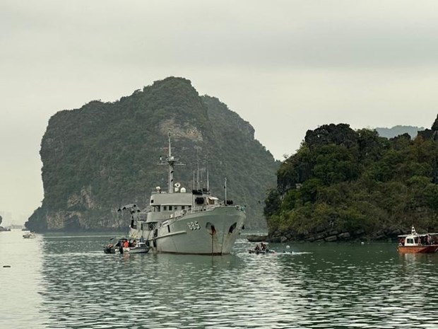 Crash d'helicoptere en baie d'Halong: le corps de la 5eme et derniere victime retrouve hinh anh 1