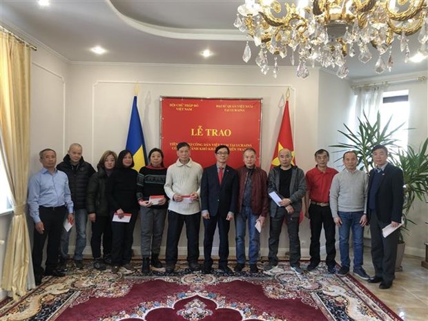 Solidarite avec la communaute vietnamienne d'Ukraine hinh anh 1