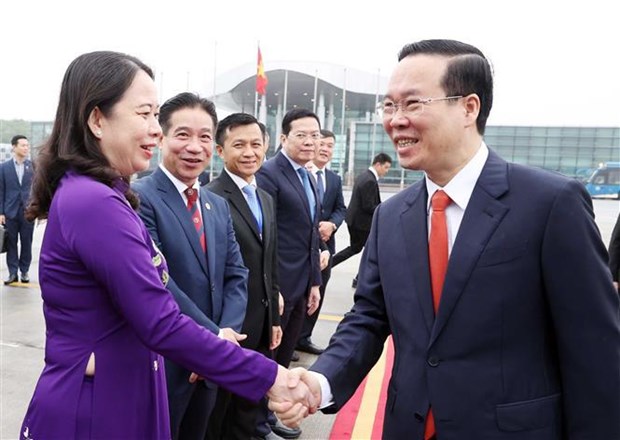 Le president Vo Van Thuong quitte Hanoi pour une visite officielle au Laos hinh anh 2