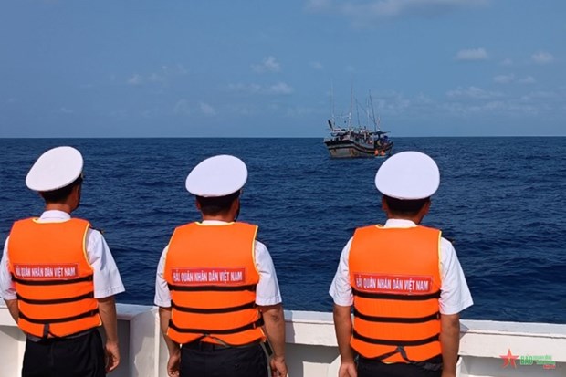 La recherche d’un pecheur disparu dans les eaux de Truong Sa se poursuit hinh anh 1
