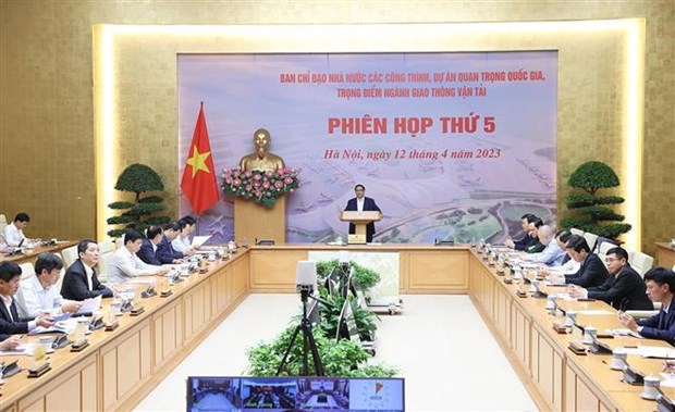 Le PM Pham Minh Chinh fixe le calendrier d’une serie de projets de transport cles hinh anh 2