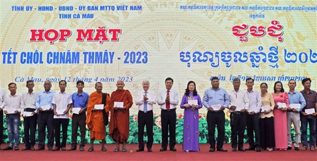 Le president du CC du FPV felicite les Khmers de Ca Mau pour Chol Chnam Thmay hinh anh 1