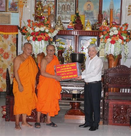 Le president du CC du FPV felicite les Khmers de Bac Lieu pour Chol Chnam Thmay hinh anh 1