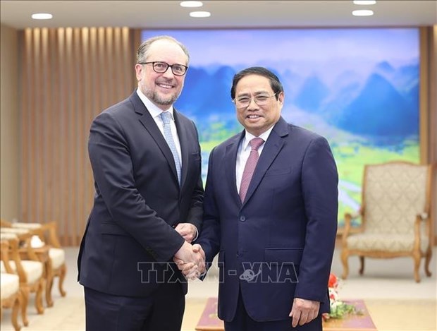Le PM salue la premiere visite au Vietnam du chef de la diplomatie autrichienne hinh anh 1
