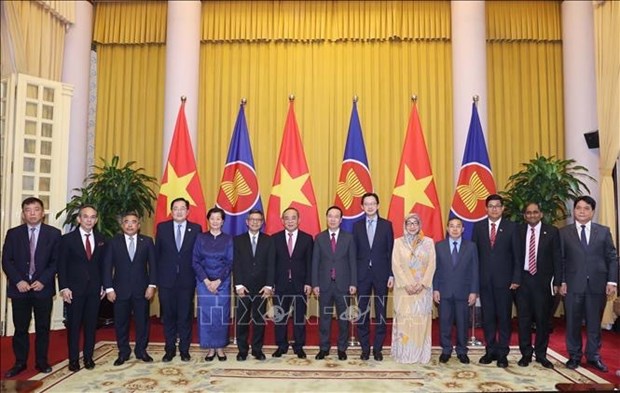 Le president Vo Van Thuong recoit les ambassadeurs de l’ASEAN hinh anh 1