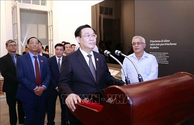 Le president de l’Assemblee nationale du Vietnam visite le Centre Fidel Castro Ruz hinh anh 3