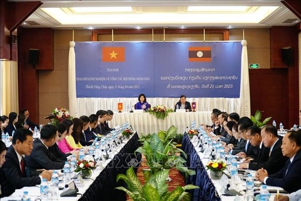 Une delegation du Conseil populaire de Hanoi a Vientiane hinh anh 1