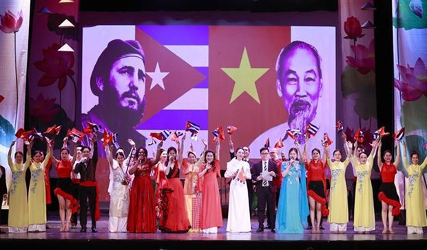 Programme artistique special Vietnam-Cuba a La Havane hinh anh 1