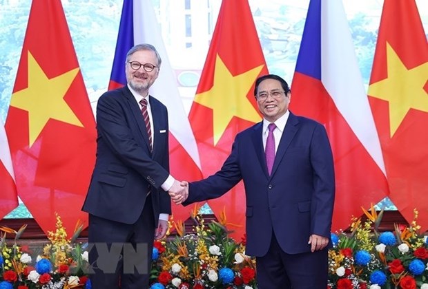Le Premier ministre tcheque termine sa visite officielle au Vietnam hinh anh 1