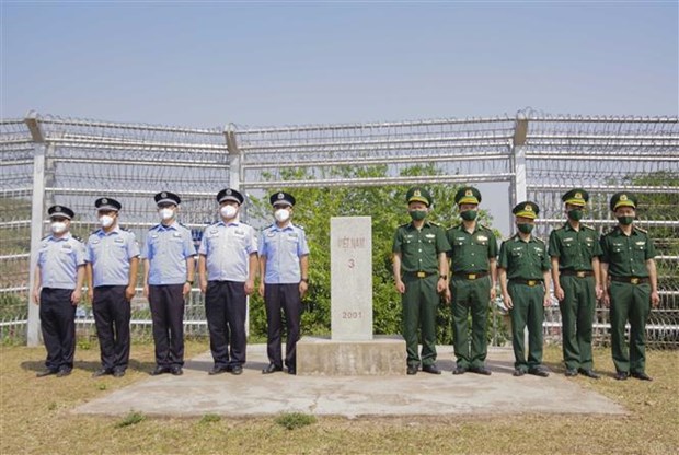 Rencontre entre des gardes-frontieres du Vietnam et de la Chine hinh anh 1