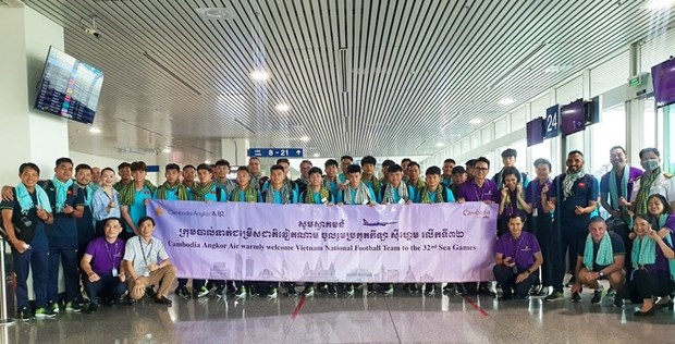 SEA Games 32 : l'equipe de football U22 du Vietnam est arrivee au Cambodge hinh anh 1