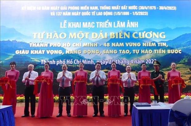Ouverture d’une exposition de photos sur Ho Chi Minh-Ville et les frontieres du Vietnam hinh anh 1