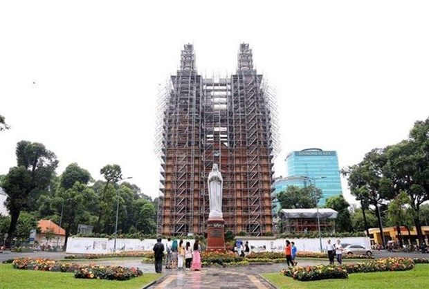 Les croix de la cathedrale Notre-Dame de Saigon seront restaurees en Belgique hinh anh 1