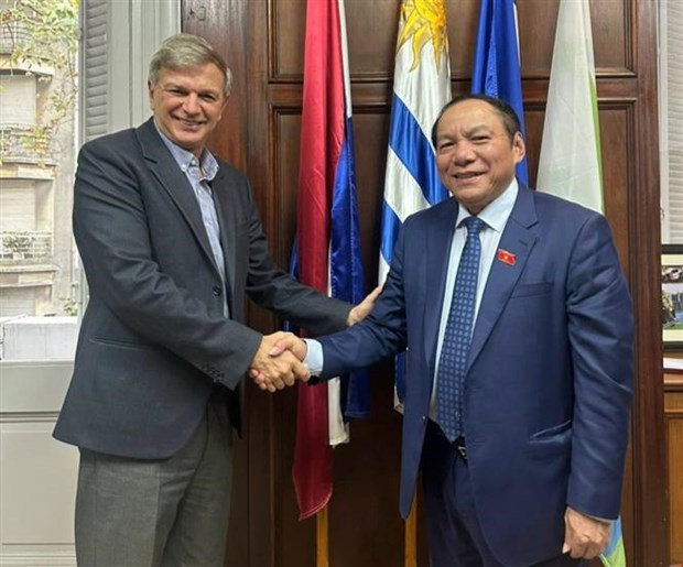 Le Vietnam et l’Uruguay etablissent une cooperation substantielle dans les sports hinh anh 1