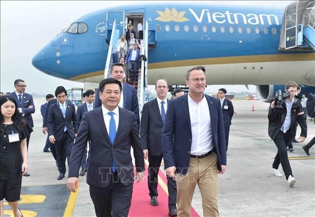 Le PM du Grand-Duche du Luxembourg entame une visite officielle au Vietnam hinh anh 1
