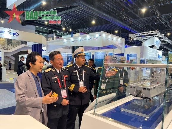 Defense maritime : le Vietnam participe au salon asiatique IMDEX 2023 hinh anh 1