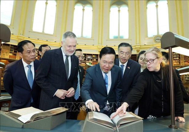 Le president vietnamien Vo Van Thuong visite le British Museum a Londres hinh anh 1