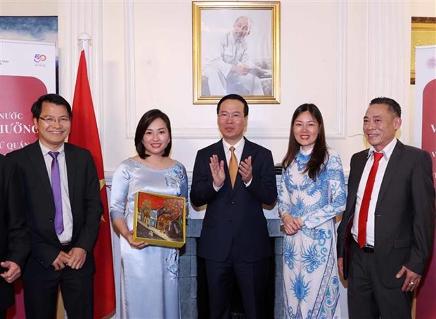 Le president Vo Van Thuong rencontre des Vietnamiens au Royaume-Uni hinh anh 1