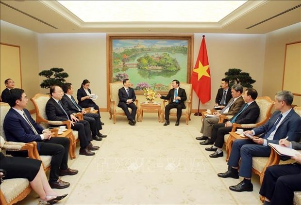 Le vice-PM Tran Hong Ha recoit des dirigeants de groupes chinois et japonais hinh anh 2