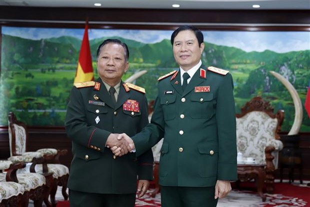 Le secretaire general et president lao apprecie la cooperation en defense Vietnam-Laos hinh anh 1