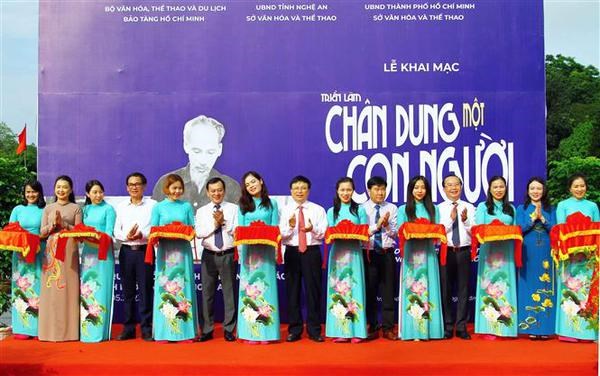 Conference et expositions sur le President Ho Chi Minh hinh anh 2
