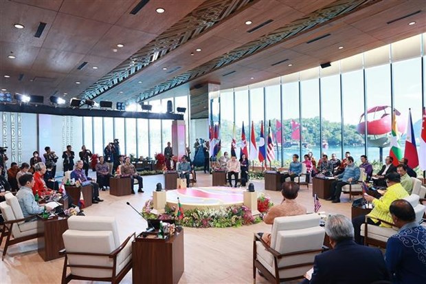 ASEAN 42 : le PM Pham Minh Chinh assiste a la reunion restreinte hinh anh 2