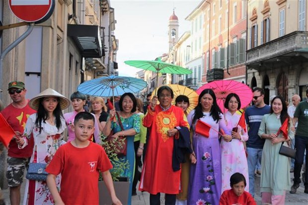 Le Vietnam participe au Festival annuel des ethnies en Italie hinh anh 2